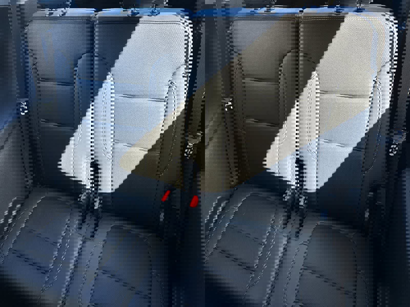 Used 2023 GMC Acadia SLT w/ Elevation Edition image 15