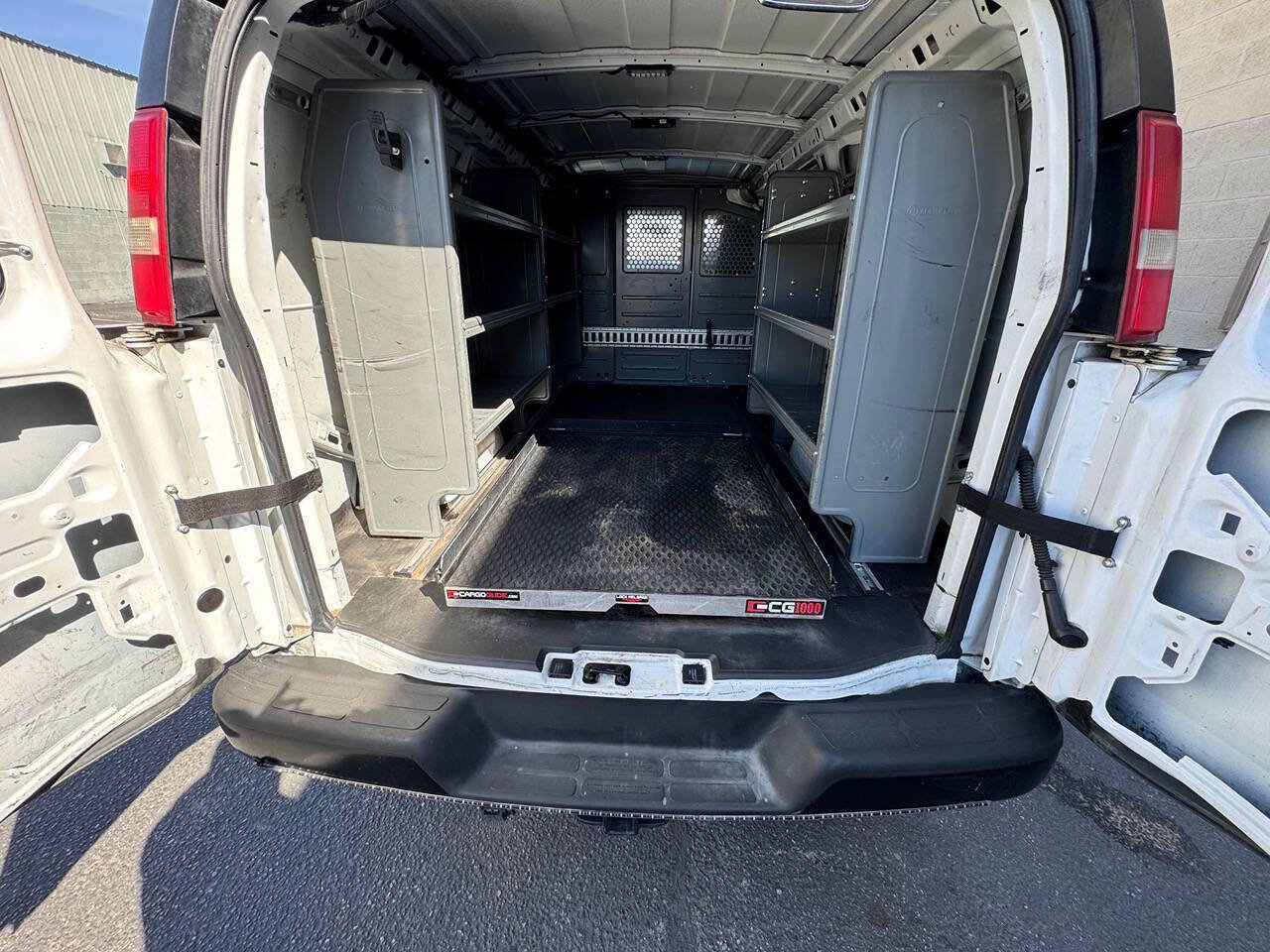 Used 2015 Chevrolet Express 2500 RWD image 23