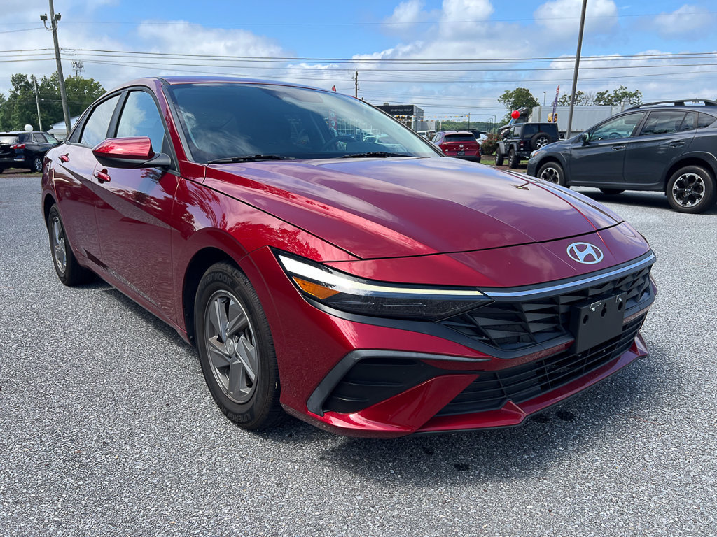 Used 2024 Hyundai Elantra SE FWD image 8
