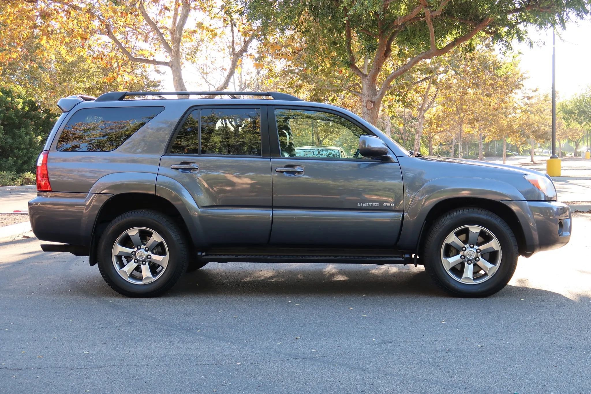 Used 2006 Toyota 4Runner Limited AWD/4WD image 7
