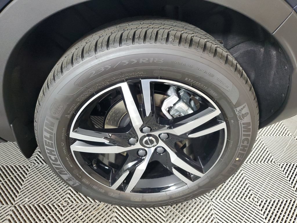 New 2026 Volvo XC40 B4 Core w/ Protection Package Premier FWD image 11