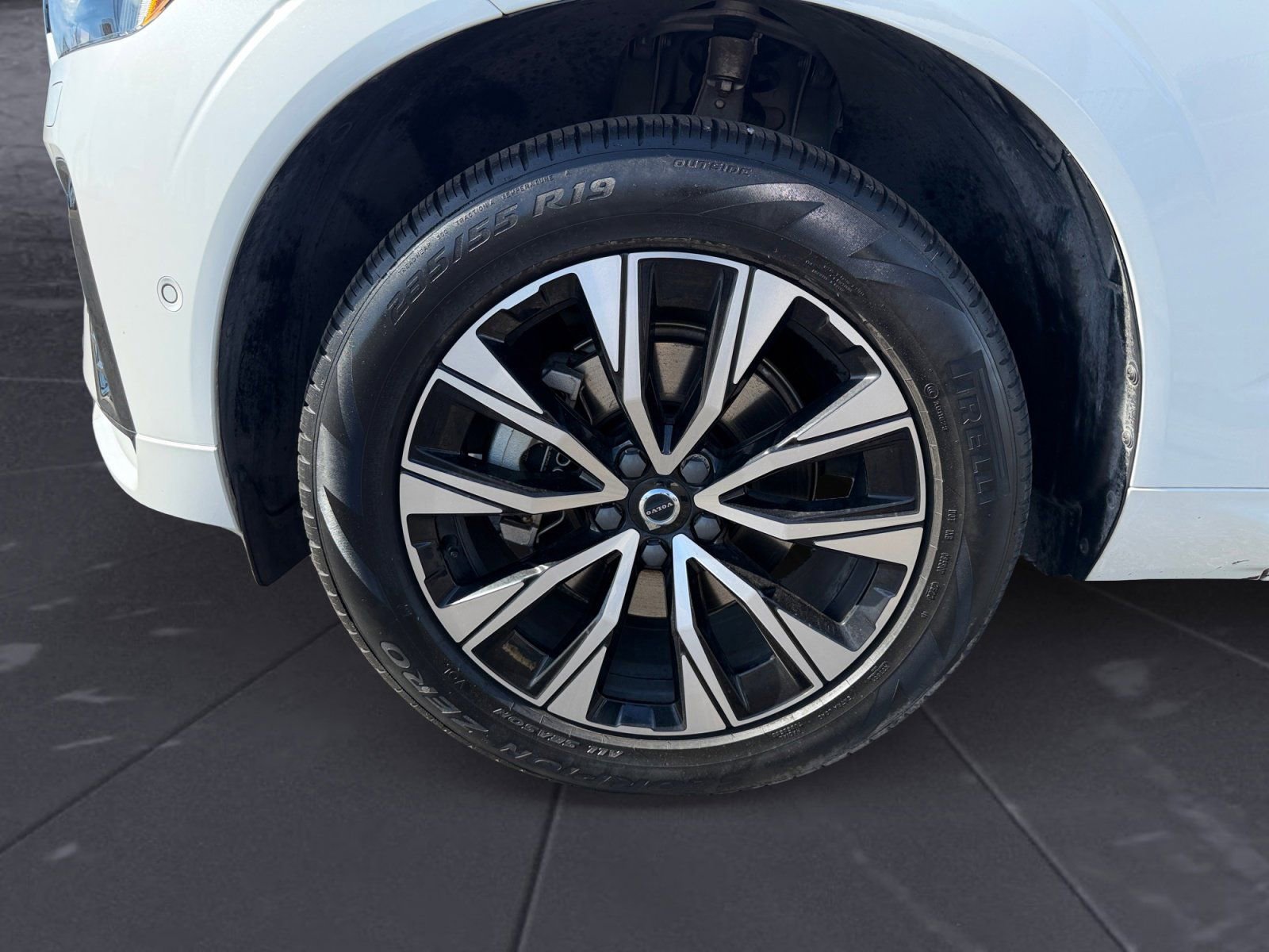 Used 2024 Volvo XC60 B5 Plus w/ Protection Package Premier image 14