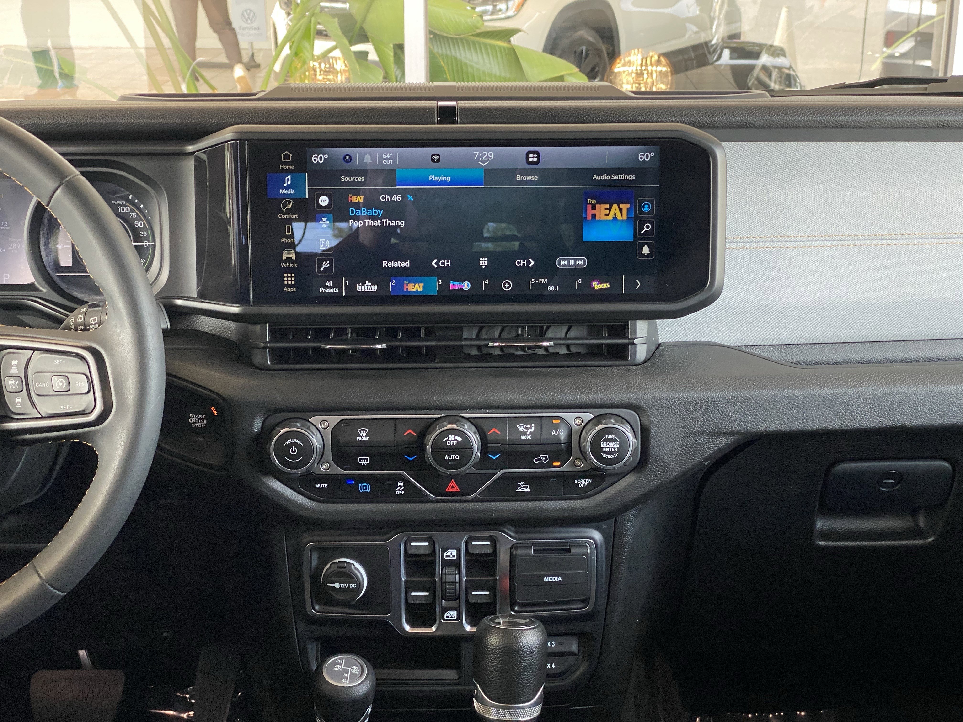 Used 2024 Jeep Wrangler Unlimited w/ Technology Group AWD/4WD image 70