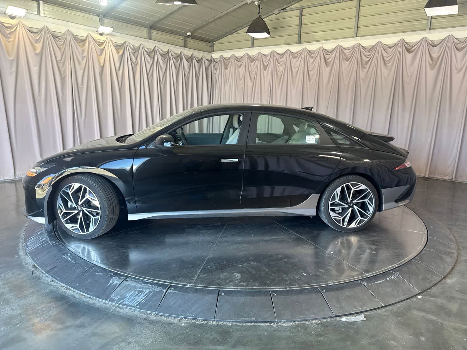 Used 2025 Hyundai Ioniq 6 SEL RWD image 8