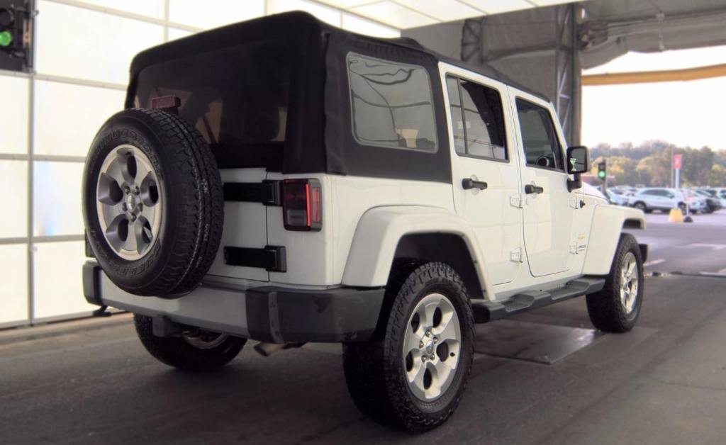 Used 2015 Jeep Wrangler Unlimited Sahara w/ Connectivity Group AWD/4WD image 8