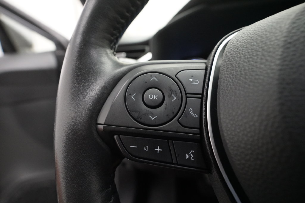 Used 2022 Toyota RAV4 XLE Premium AWD/4WD image 18