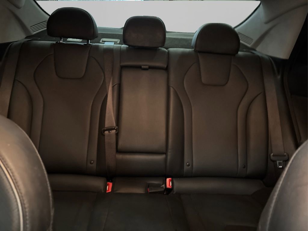 Used 2023 Hyundai Elantra Limited image 16