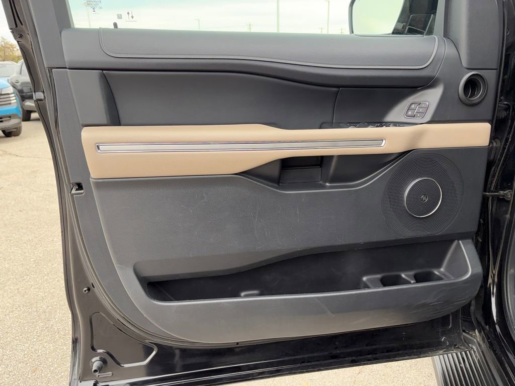 Used 2024 Ford Expedition Limited image 20
