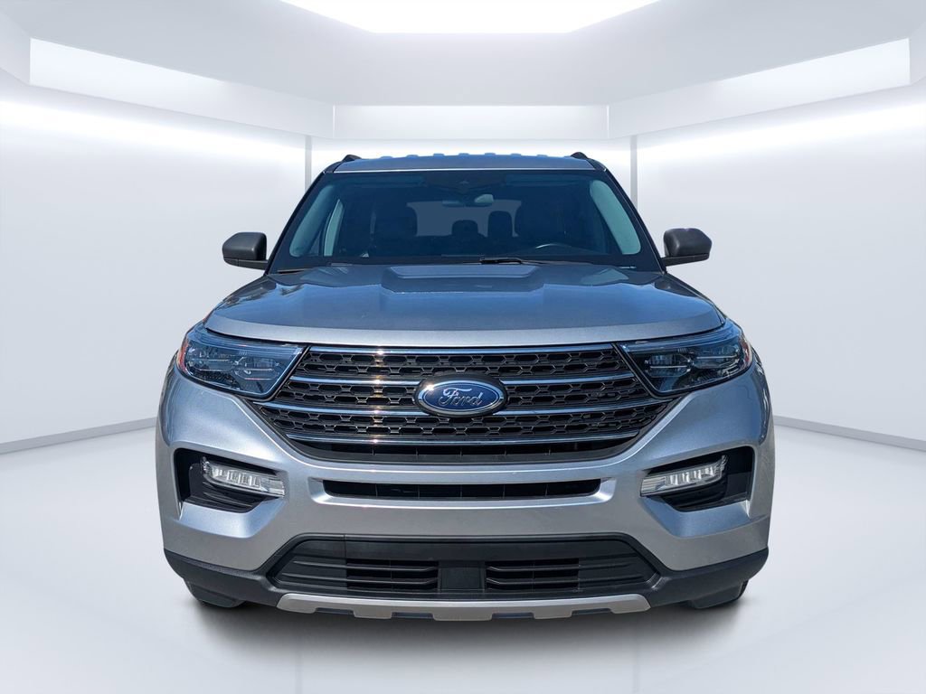 Used 2023 Ford Explorer XLT w/ Equipment Group 202A RWD image 8