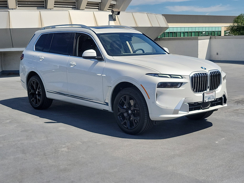 Used 2026 BMW X7 xDrive40i AWD/4WD image 4