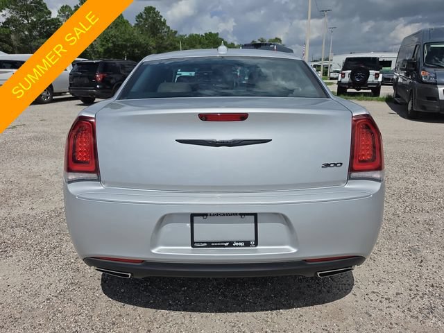 Certified 2021 Chrysler 300 Touring w/ Sport Appearance Package RWD image 5