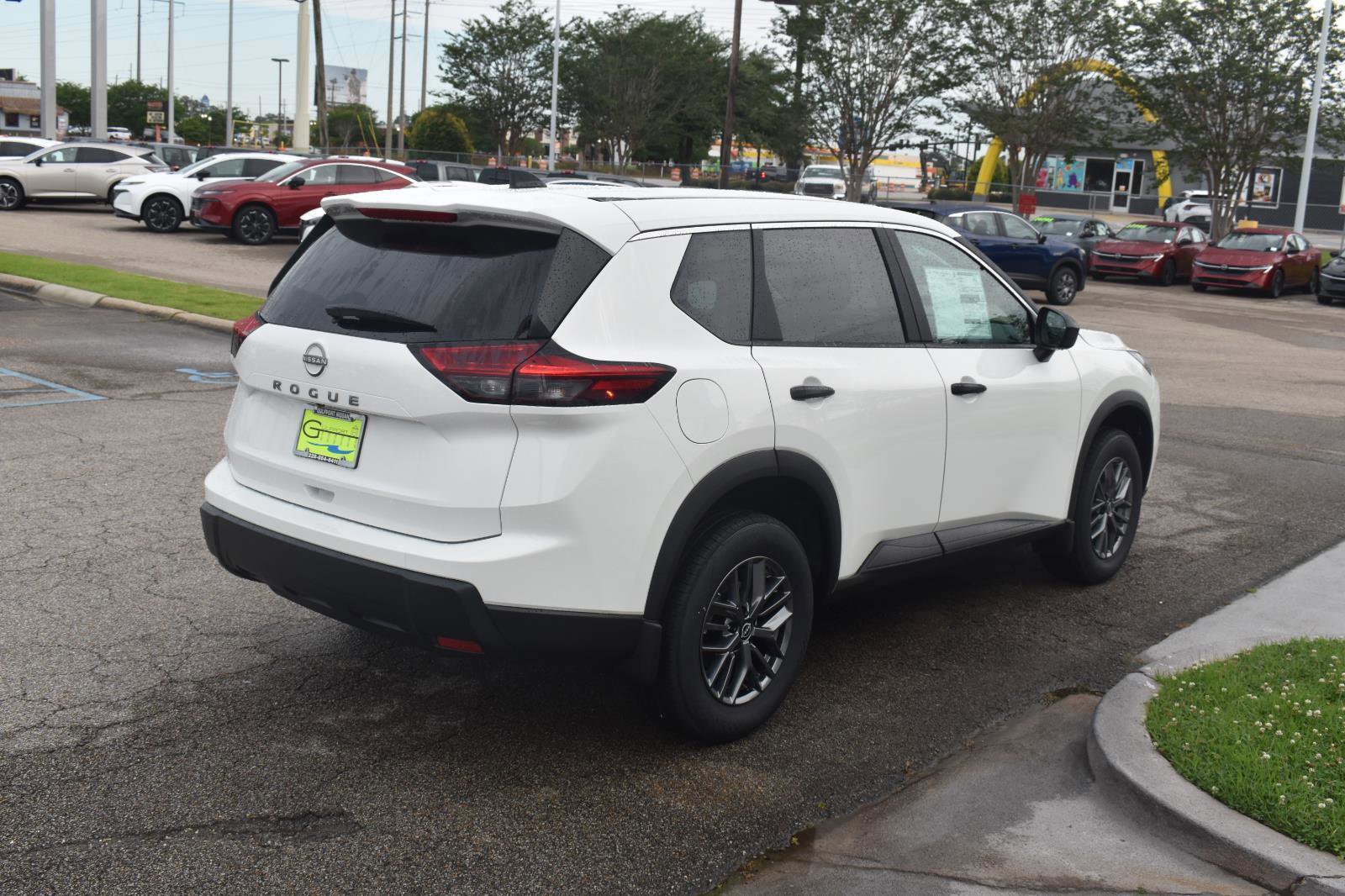Used 2026 Nissan Rogue S FWD image 9