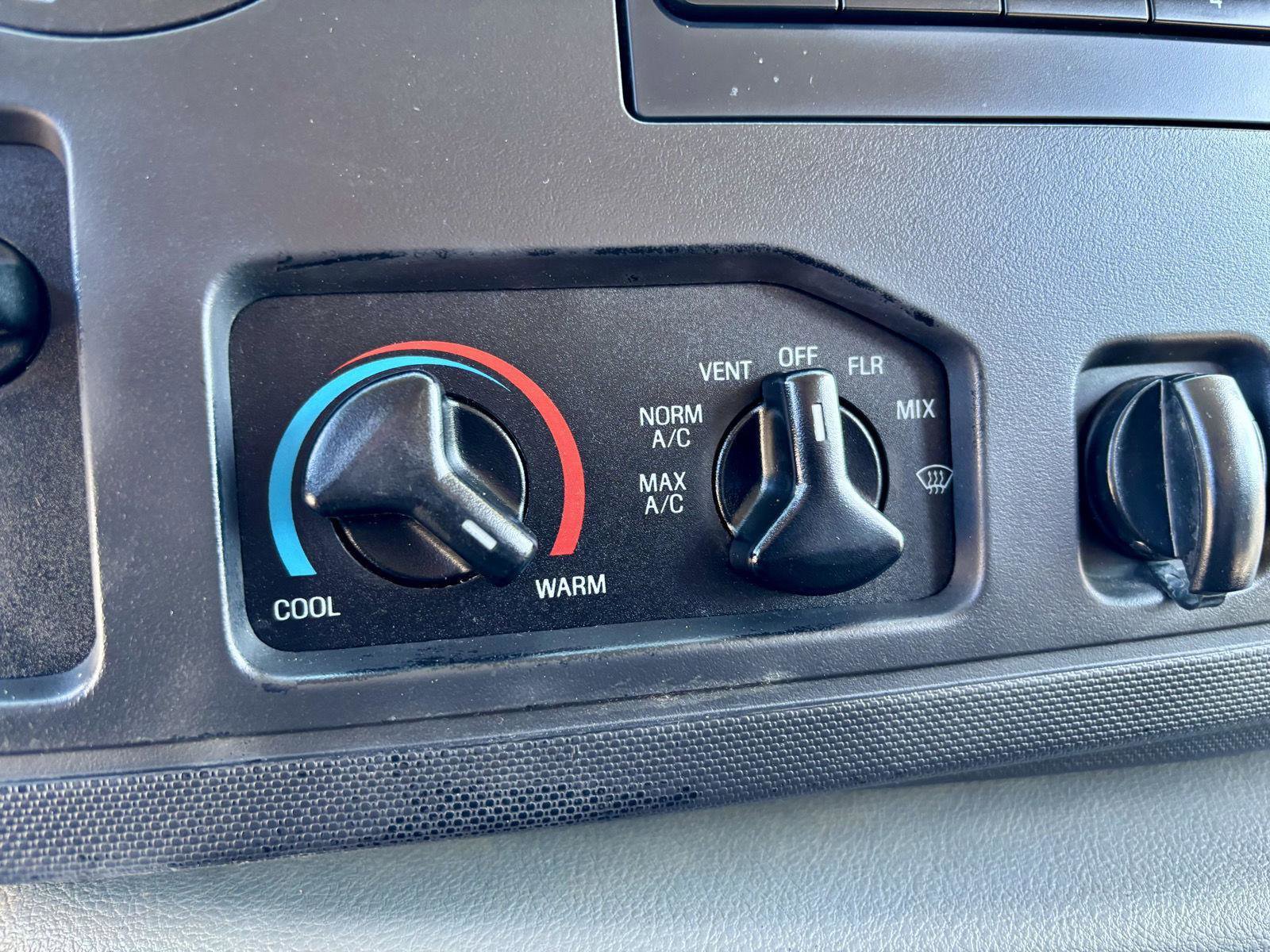 Used 2014 Ford E-150 and Econoline 150 w/ Power Group RWD image 32