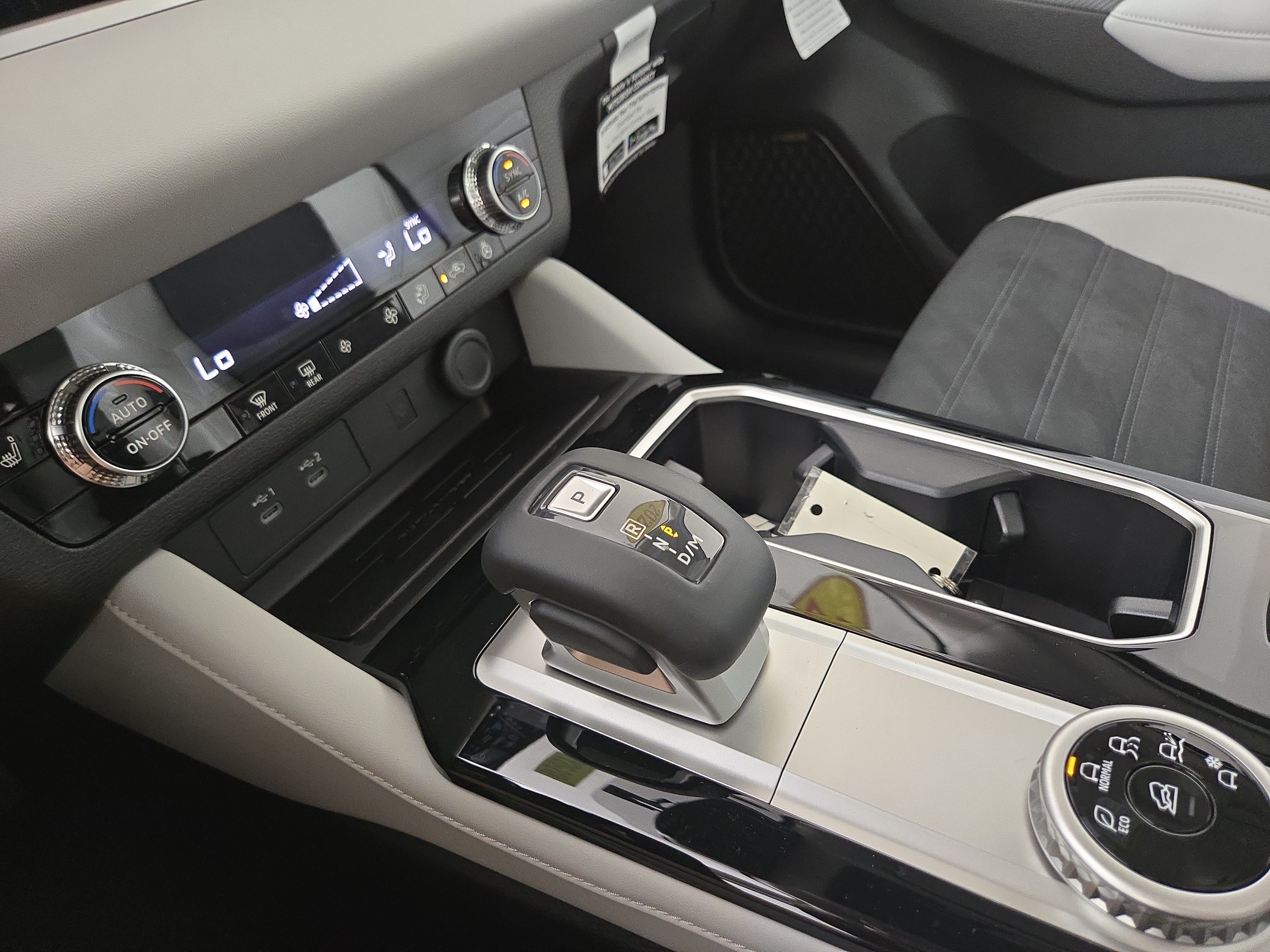 New 2026 Mitsubishi Outlander SE FWD image 24