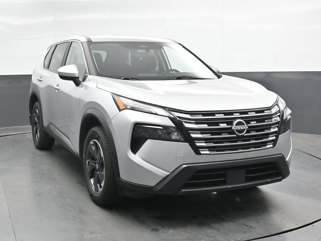 Used 2025 Nissan Rogue SV AWD/4WD image 4