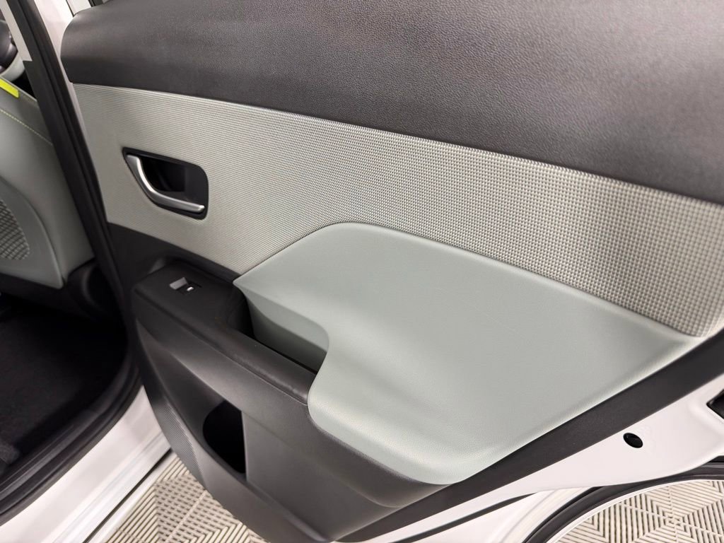 Used 2024 Hyundai Kona Limited FWD image 31