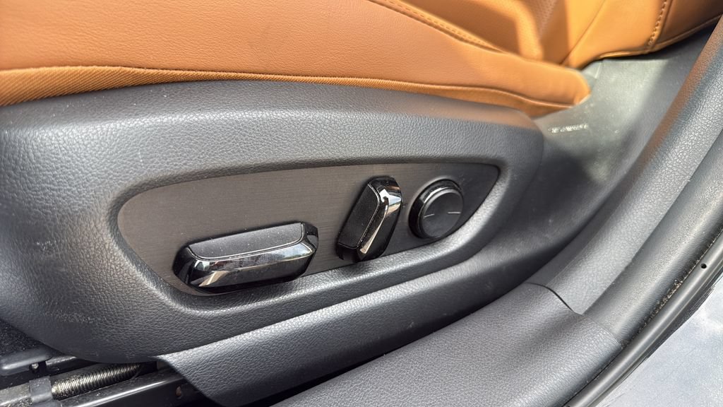 Used 2021 Lexus UX 200 w/ Premium Package FWD image 16