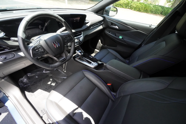 Used 2025 Buick Envista Sport Touring w/ Convenience I Package FWD image 18