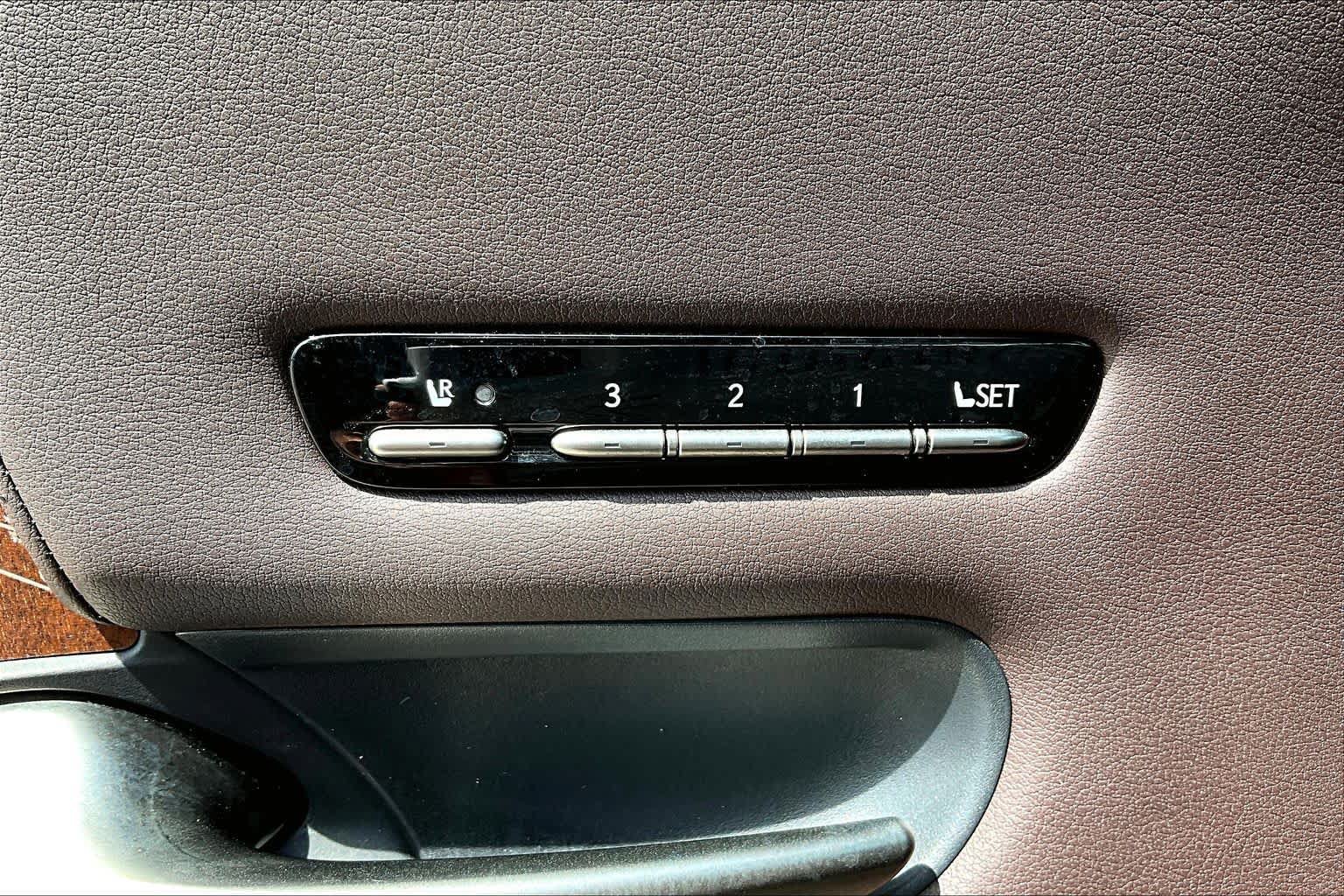 Used 2020 Lexus LS 500 w/ Interior Upgrade Package RWD image 32