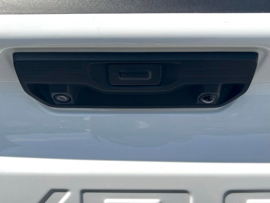 Used 2025 Chevrolet Silverado 1500 LTZ AWD/4WD image 10