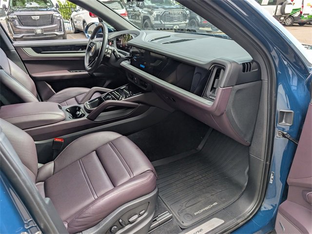 Used 2024 Porsche Cayenne image 10