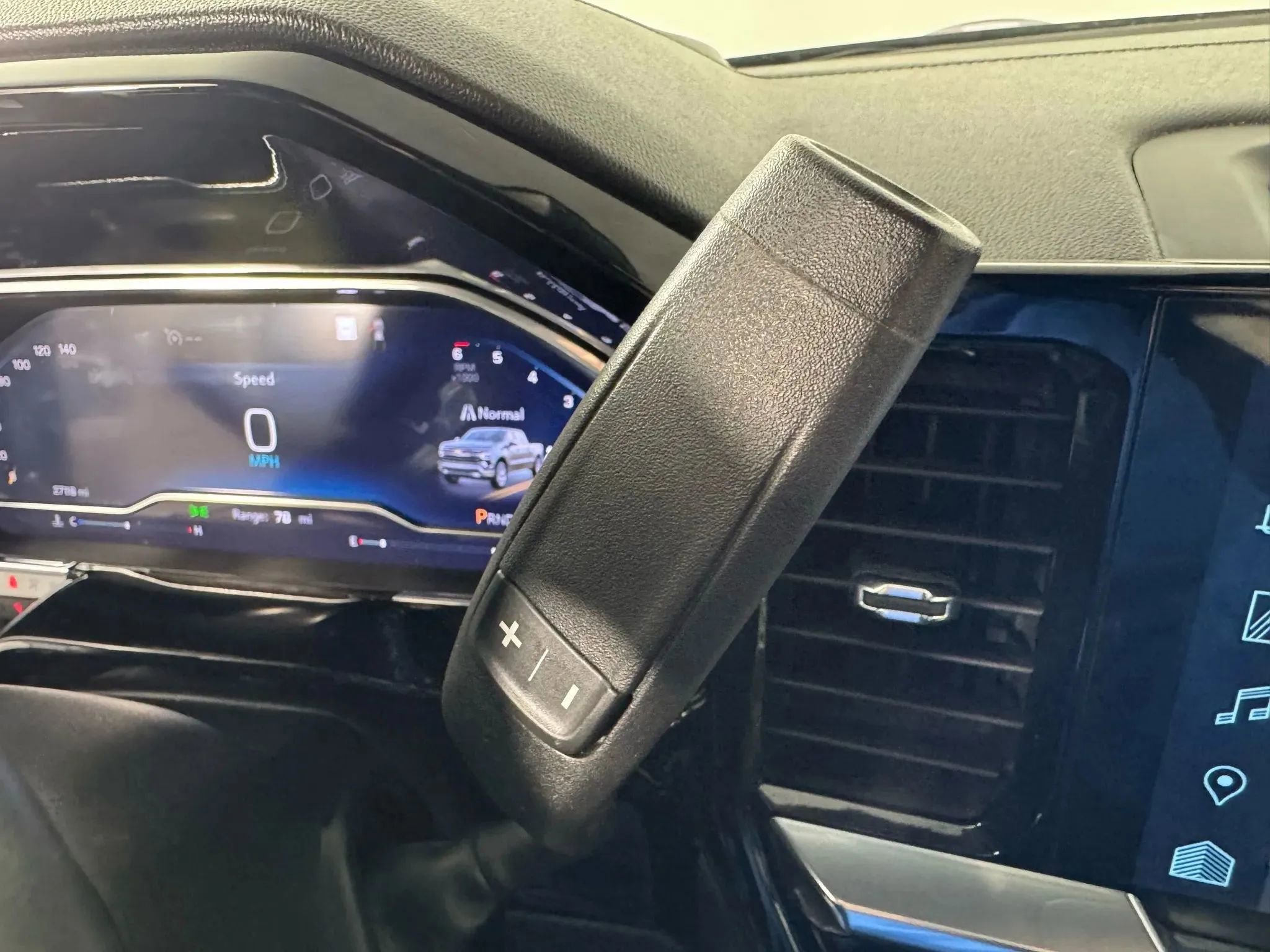 Used 2023 Chevrolet Silverado 1500 LT image 23