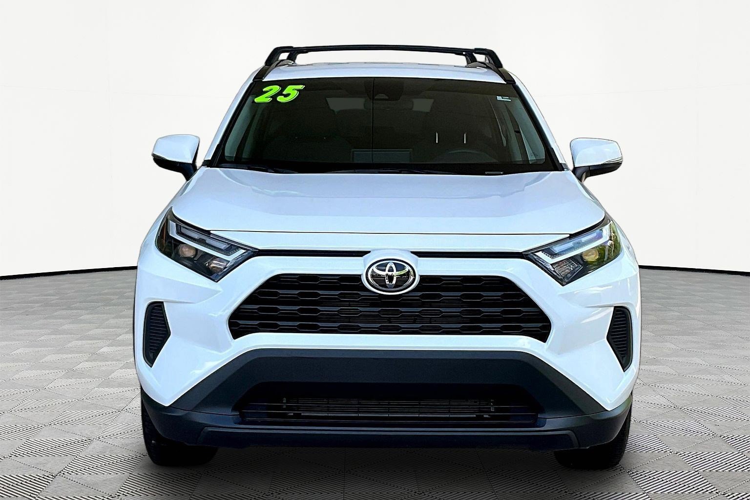 Used 2025 Toyota RAV4 XLE FWD image 2