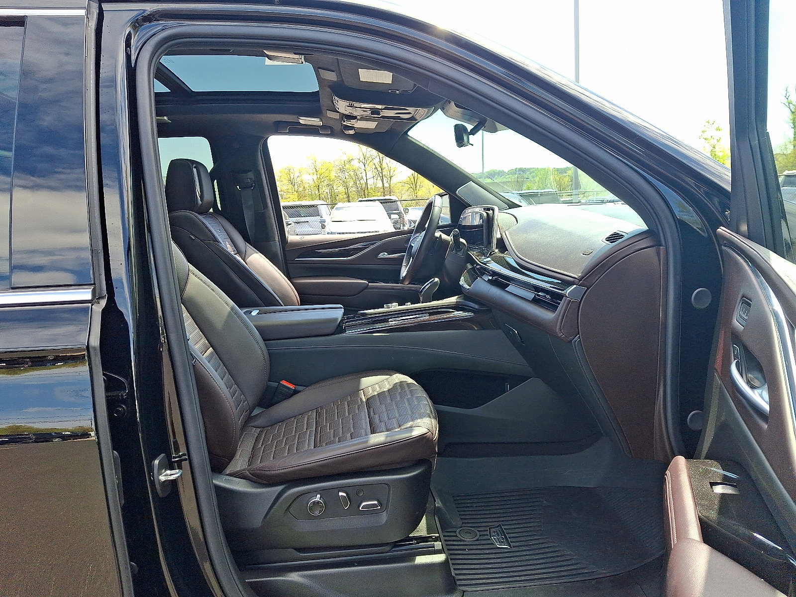 Certified 2024 Cadillac Escalade Premium Luxury Platinum image 20