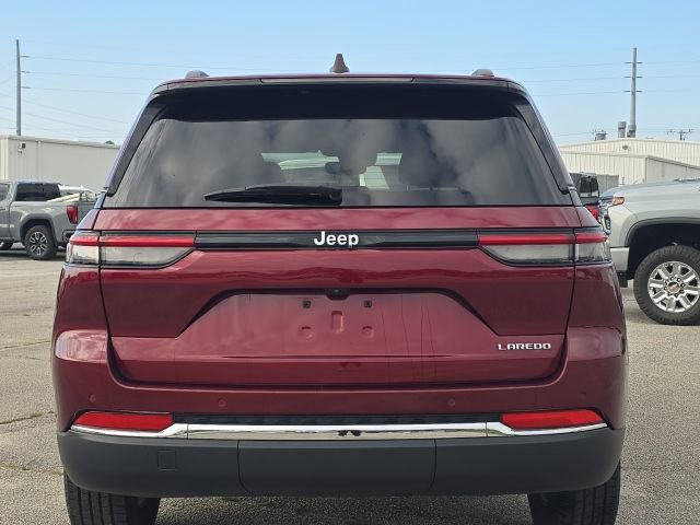 Used 2023 Jeep Grand Cherokee Laredo w/ Luxury Tech Group I RWD image 4