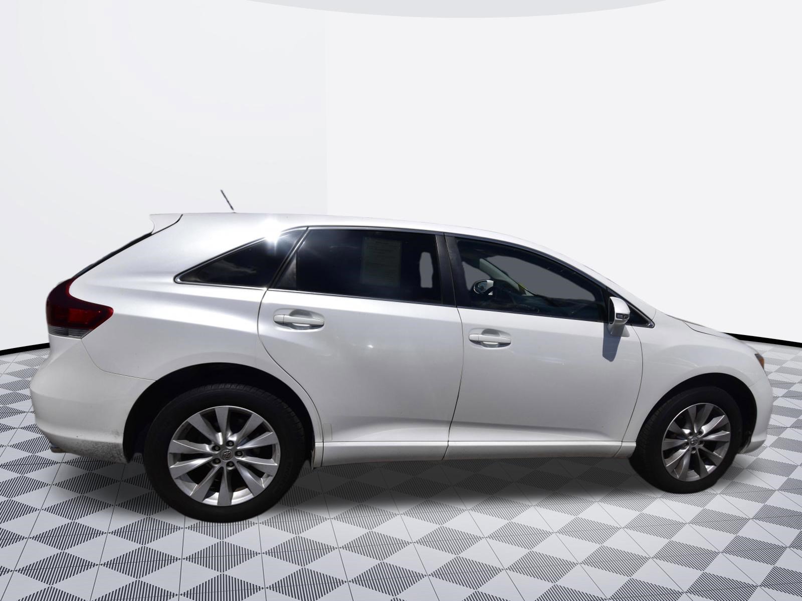 Used 2014 Toyota Venza LE image 5