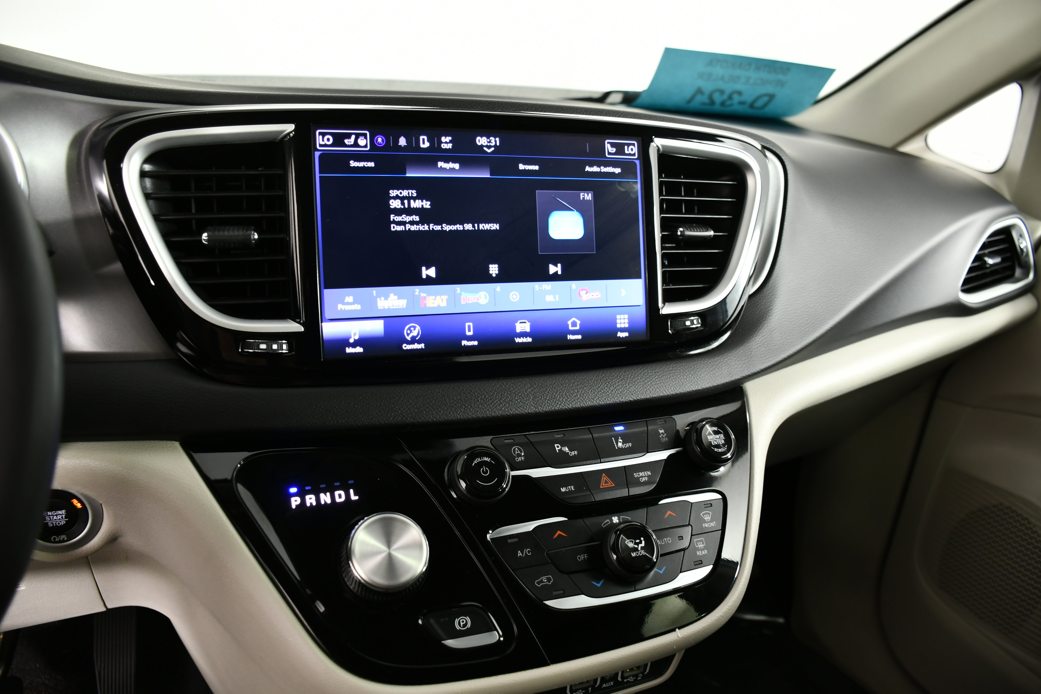 Used 2024 Chrysler Pacifica Touring-L image 26