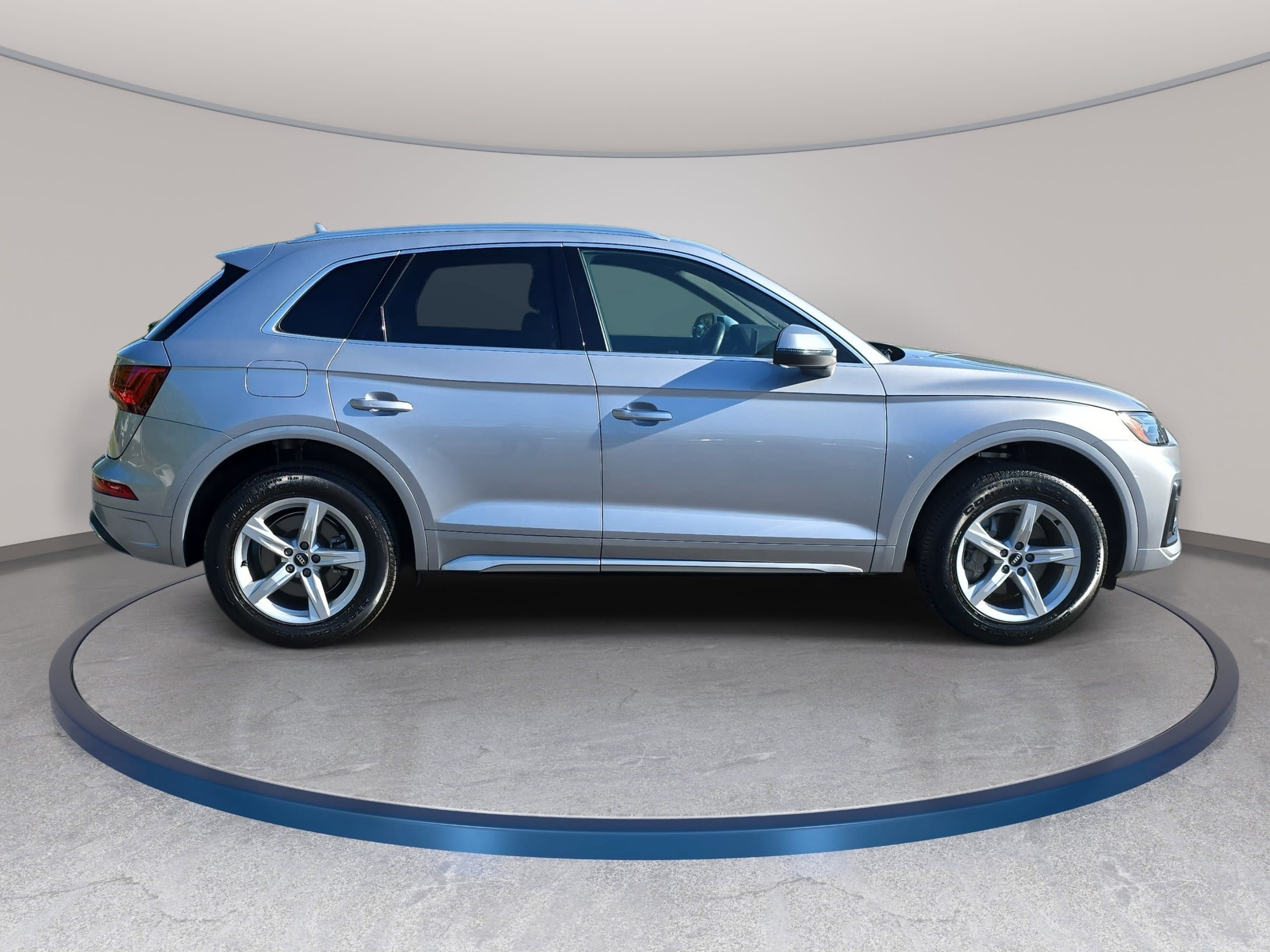 Used 2023 Audi Q5 2.0T Premium w/ Convenience Package image 4