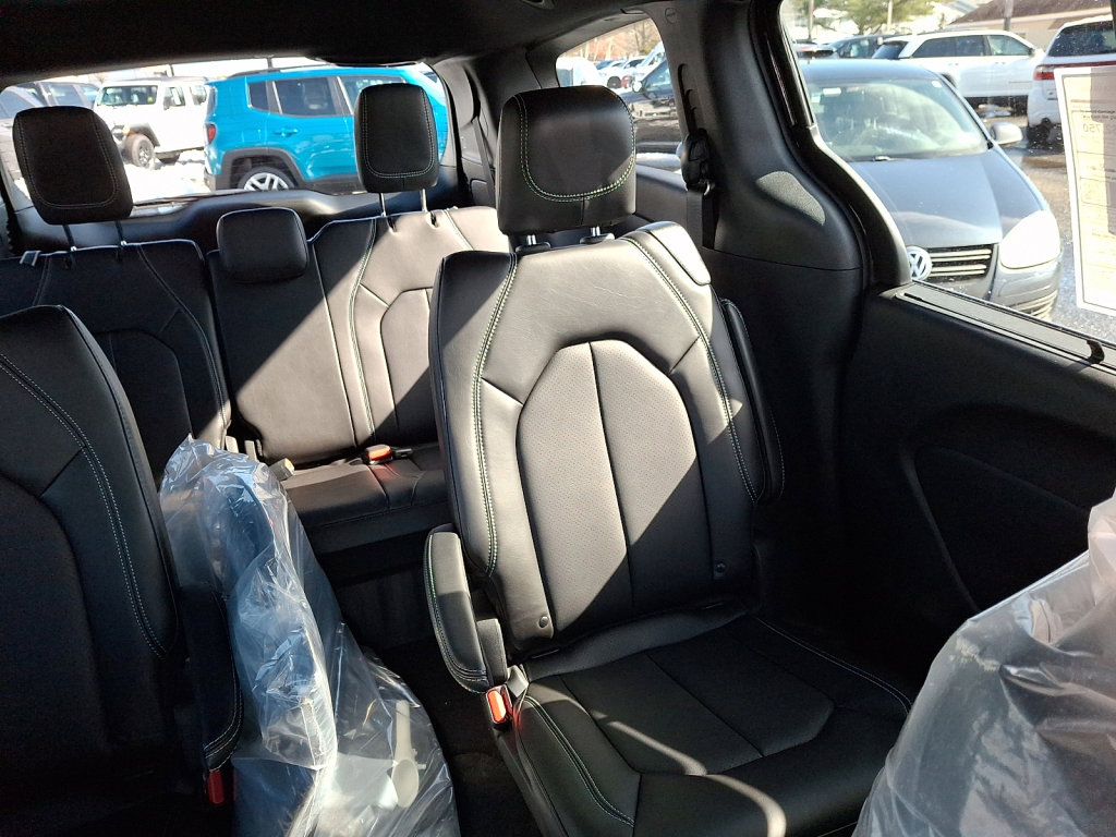 New 2026 Chrysler Pacifica Select image 14