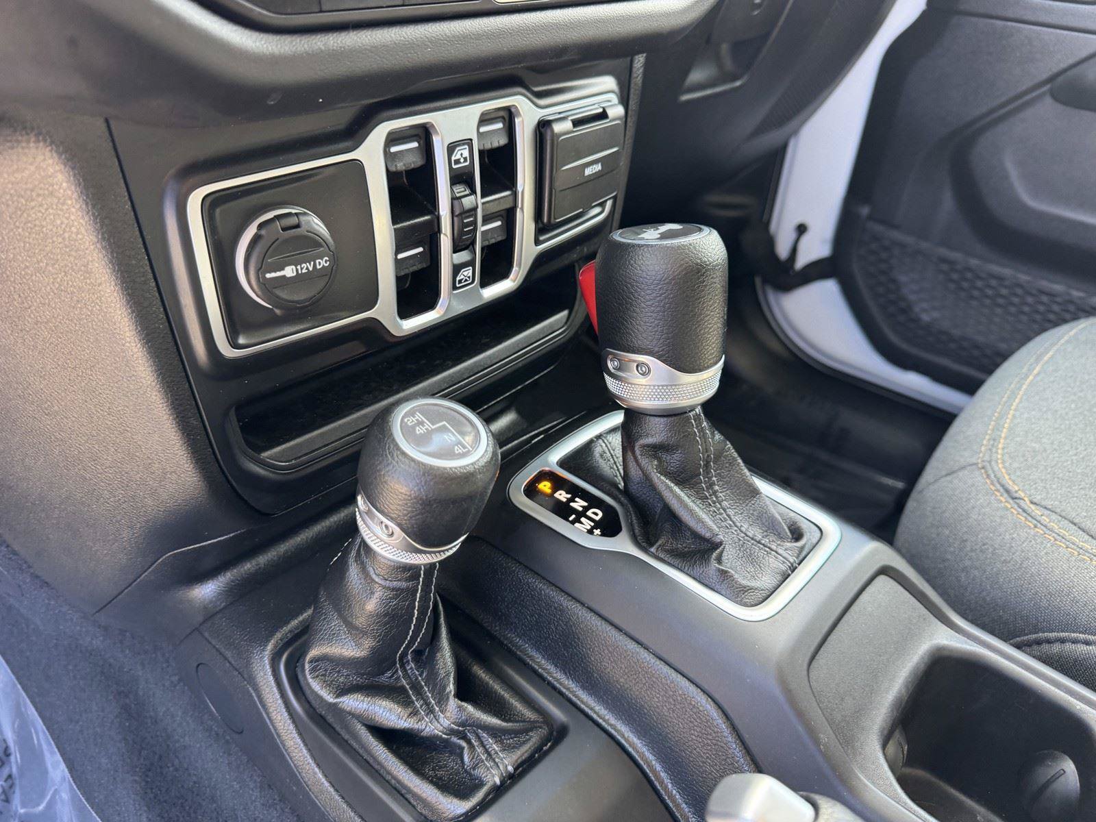 Used 2025 Jeep Wrangler Unlimited Sahara AWD/4WD image 23