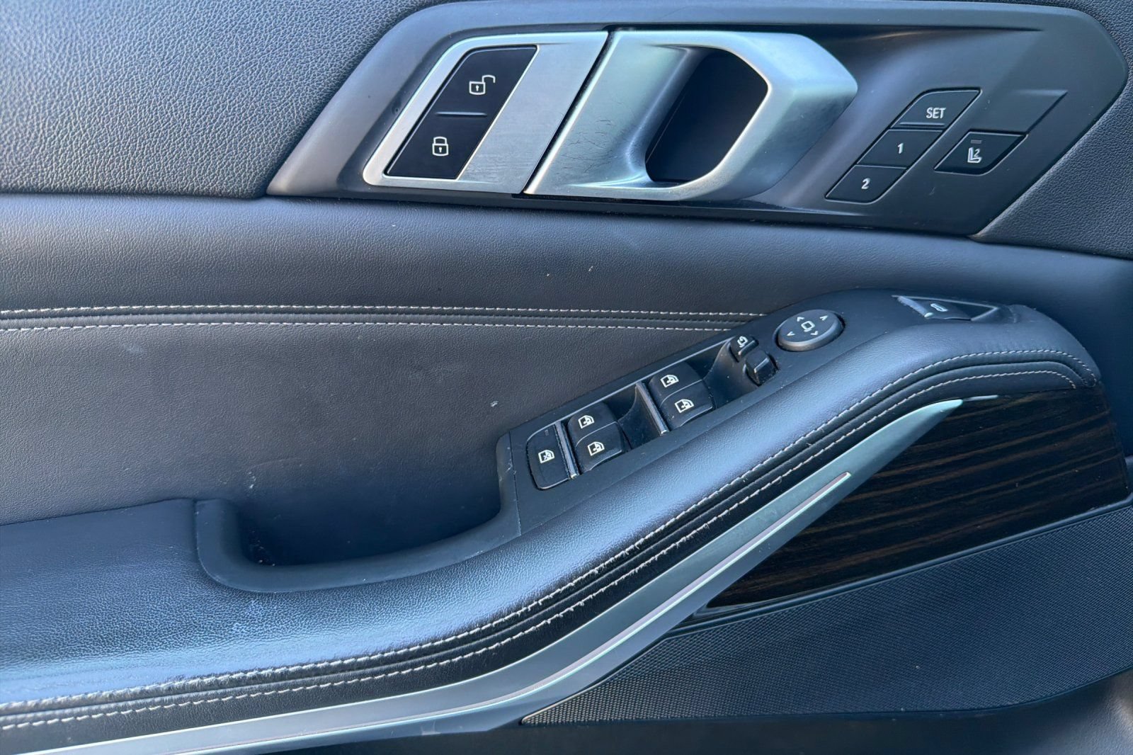 Used 2019 BMW X5 xDrive40i w/ M Sport Package AWD/4WD image 11