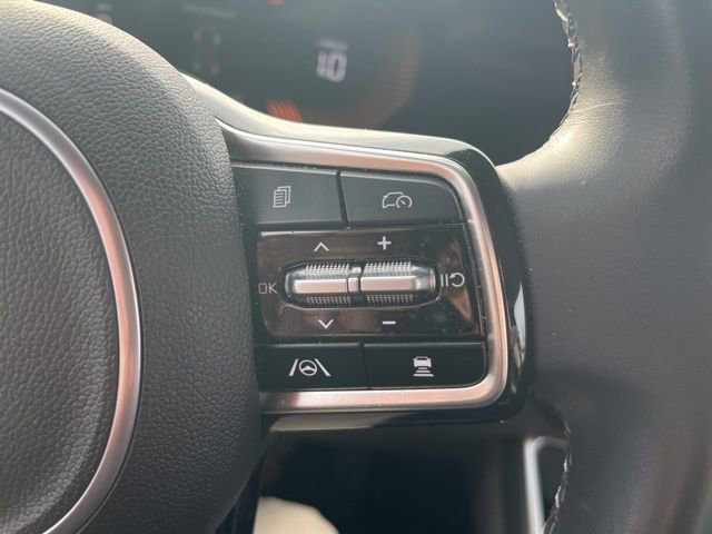 Used 2025 Kia Carnival image 17