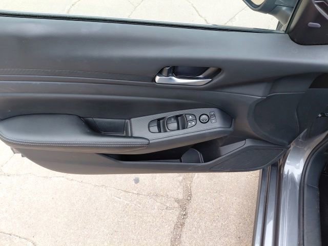 Used 2024 Nissan Altima 2.5 SV w/ SV Premium Package FWD image 30