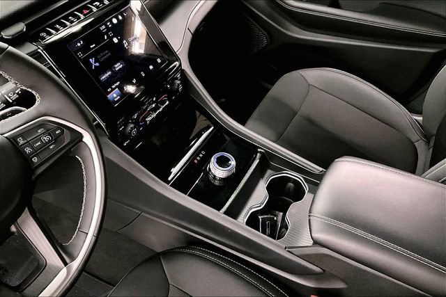 Used 2024 Jeep Grand Cherokee Laredo w/ Luxury Tech Group I image 17