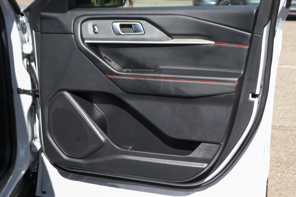 Used 2026 Ford Explorer ST-Line w/ ST-Line Street Pack AWD/4WD image 47