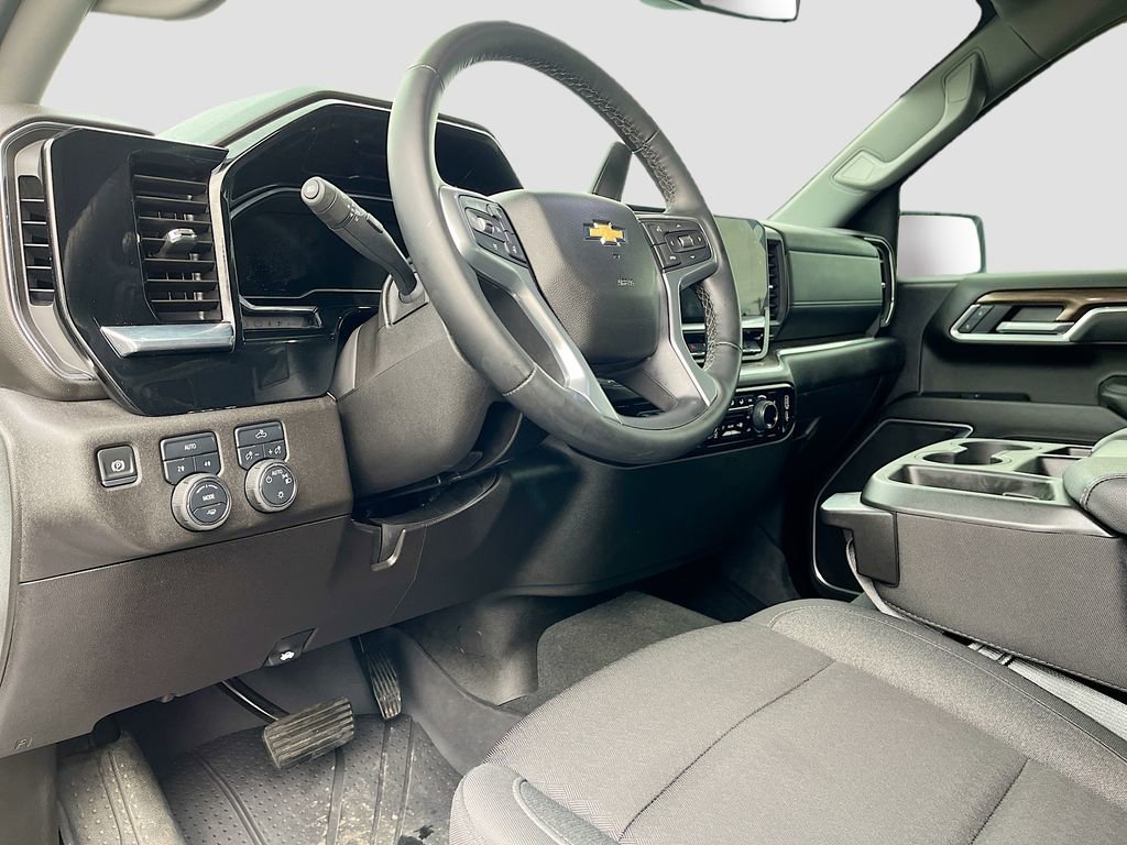 Used 2025 Chevrolet Silverado 1500 LT AWD/4WD image 9