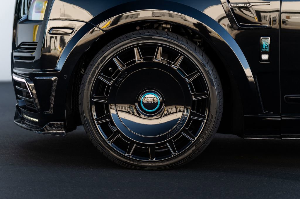 Used 2023 Rolls-Royce Cullinan Black Badge image 8