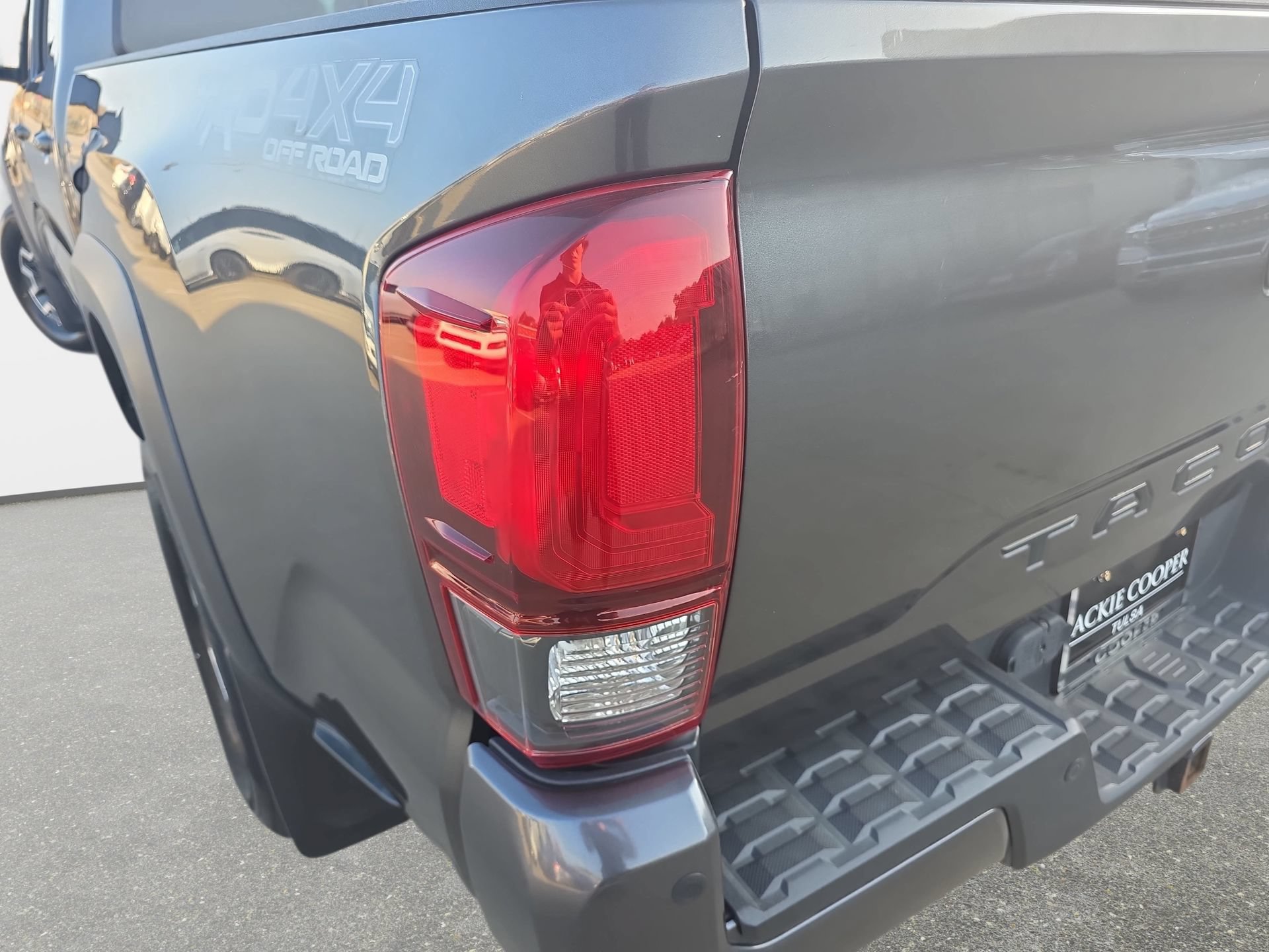 Used 2019 Toyota Tacoma TRD Off-Road w/ Technology Package AWD/4WD image 33