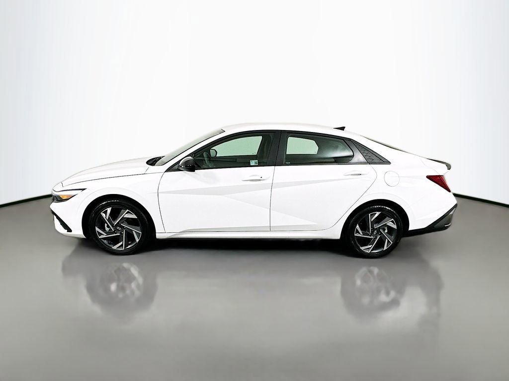 Certified 2025 Hyundai Elantra SEL image 8