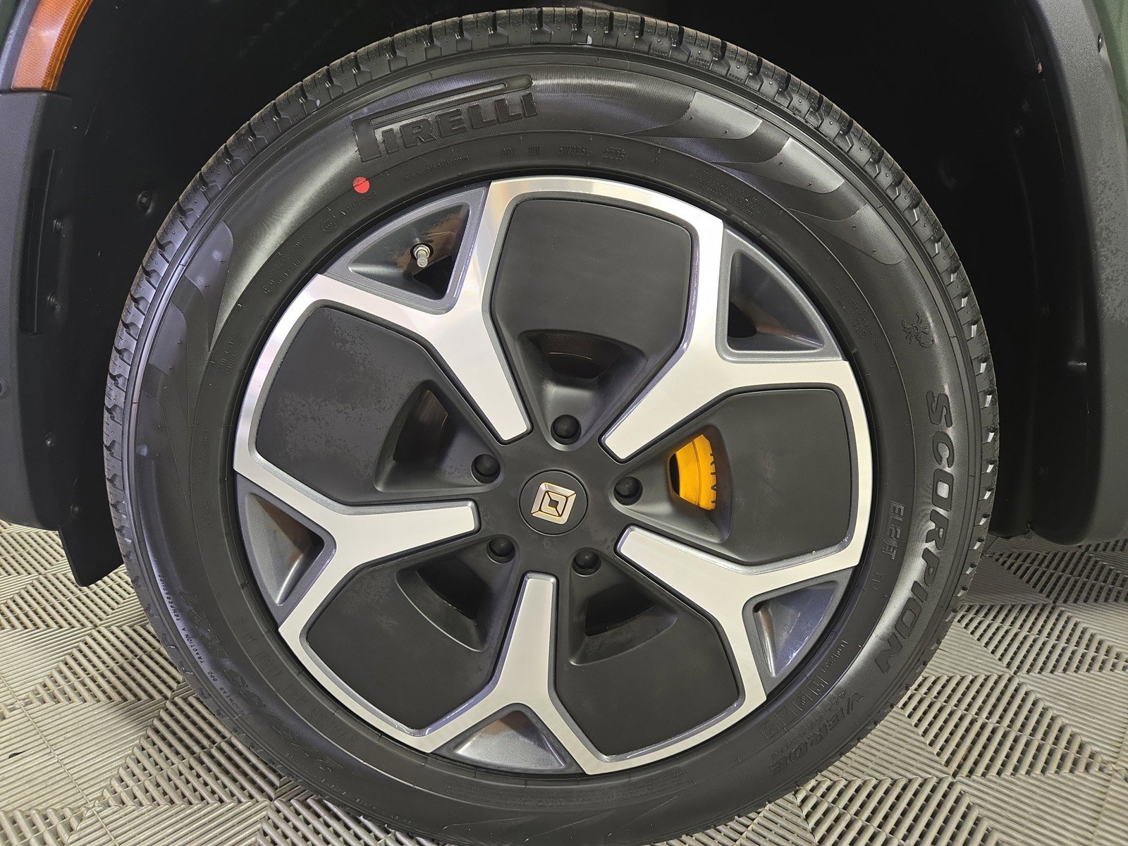 Used 2023 Rivian R1T Adventure image 9