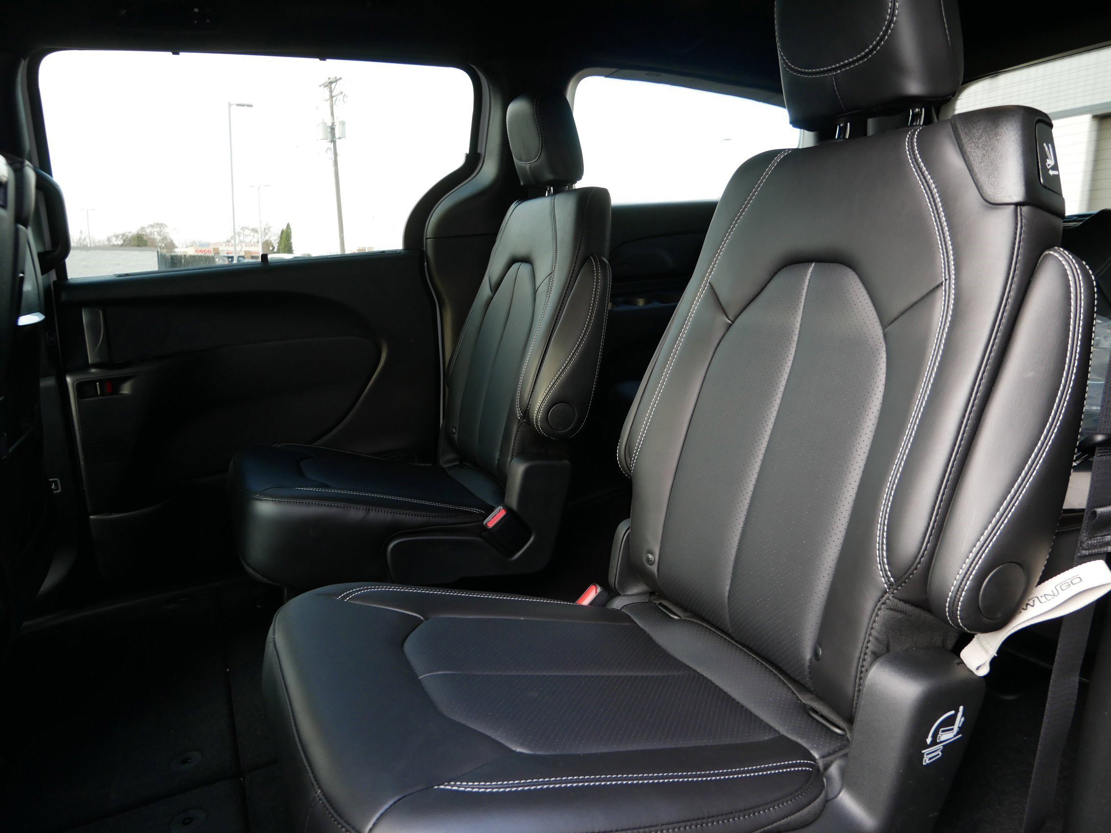 New 2026 Chrysler Pacifica Select image 10