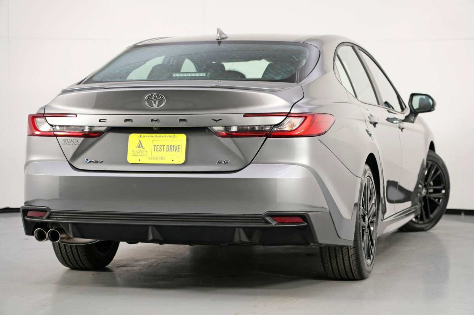 Used 2025 Toyota Camry SE w/ Convenience Package image 4