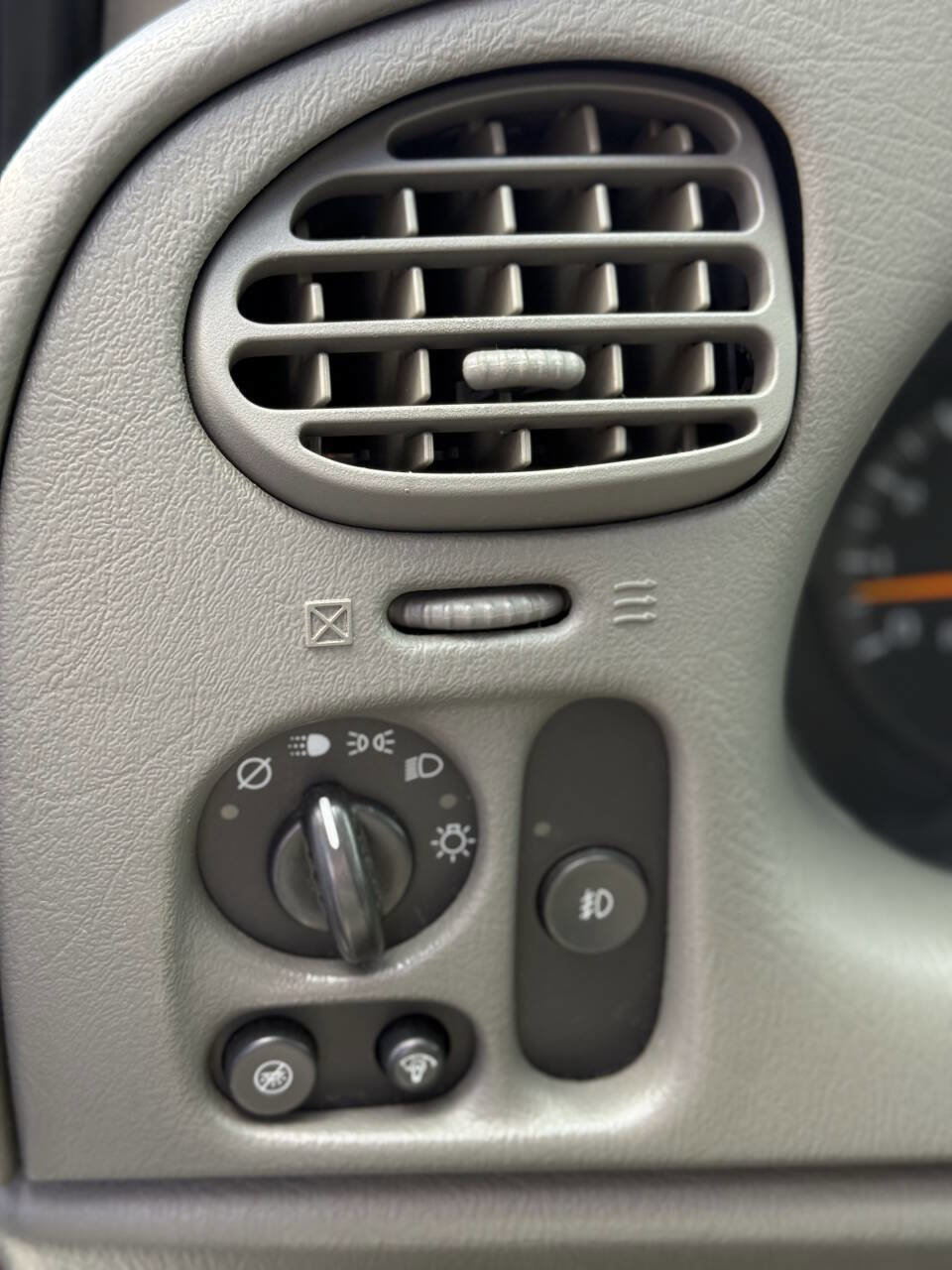 Used 2004 Chevrolet TrailBlazer LT w/ LT Preferred Equipment Group image 14