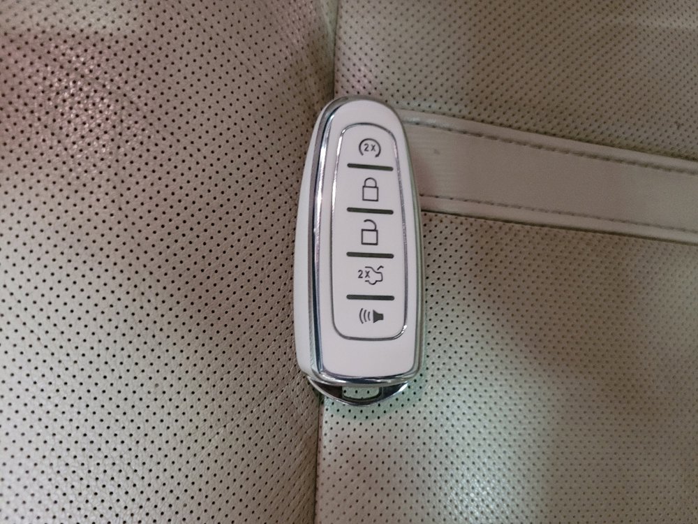 Used 2015 Lincoln MKS AWD w/ Equipment Group 101A image 32