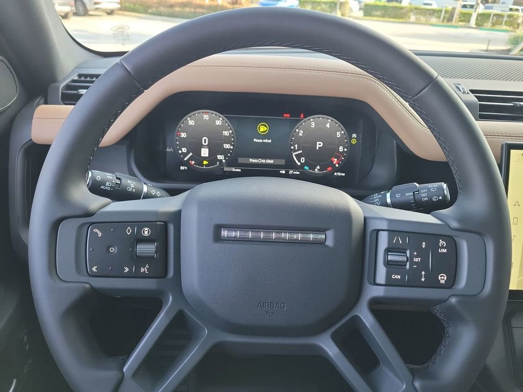 New 2026 Land Rover Defender 130 X-Dynamic SE image 28