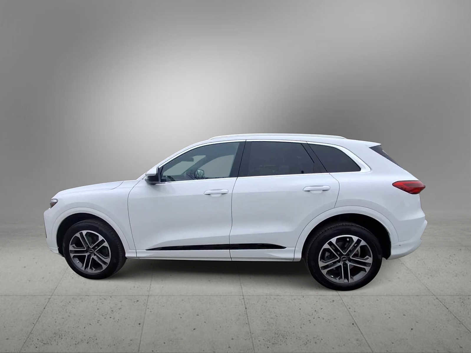 Certified 2025 Audi Q5 Premium Plus w/ Premium Plus image 5